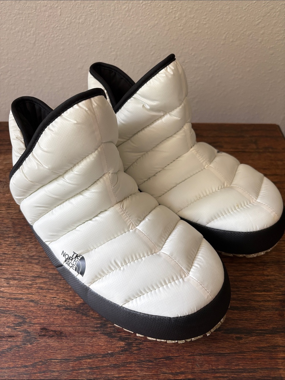 North Face Women's ThermoBall Traction booties white size 9